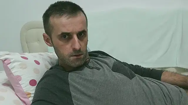 Snapshot of stevenpit chatting on 12-15-24, 05:53 stevenpit online show from 12-15-24, 05:53