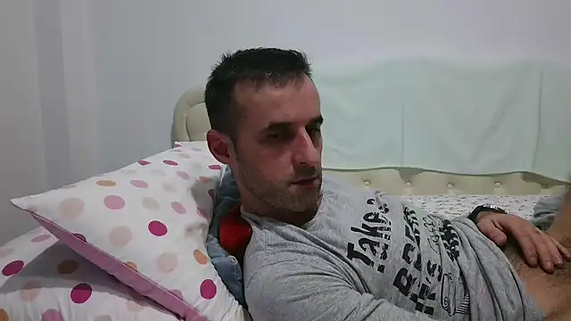 Snapshot of stevenpit chatting on 01-09-25, 06:47 stevenpit online show from 01-09-25, 06:47