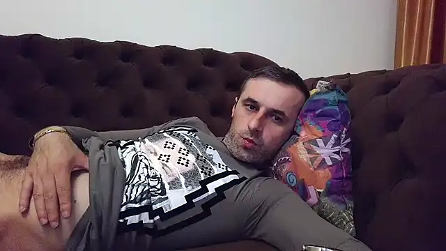 Snapshot of stevenpit chatting on 02-25-25, 05:15 stevenpit online show from 02-25-25, 05:15