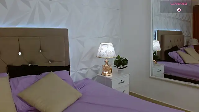 Snapshot of Gwen_drew chatting on 02-13-26, 01:18 Gwen drew online show from 02-13-26, 01:18