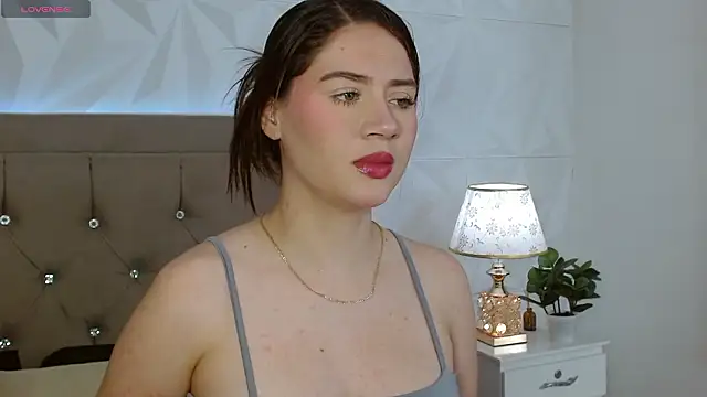 Snapshot of Gwen_drew chatting on 03-17-26, 01:25 Gwen drew online show from 03-17-26, 01:25