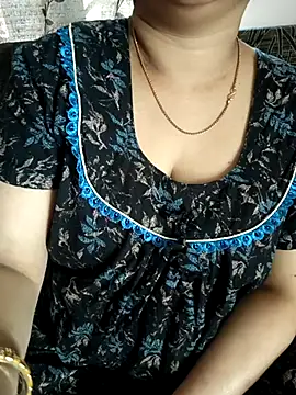 Snapshot of cuteyqueen chatting on 02-11-26, 06:18 cuteyqueen online show from 02-11-26, 06:18