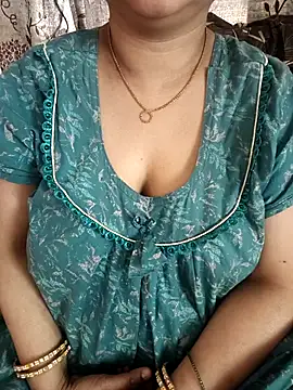 Snapshot of cuteyqueen chatting on 02-14-26, 04:09 cuteyqueen online show from 02-14-26, 04:09