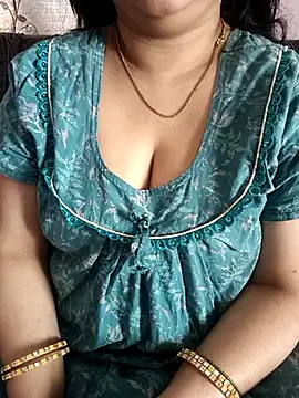 Snapshot of cuteyqueen chatting on 02-17-26, 06:10 cuteyqueen online show from 02-17-26, 06:10