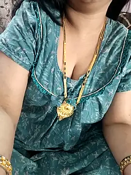 Snapshot of cuteyqueen chatting on 02-27-26, 06:02 cuteyqueen online show from 02-27-26, 06:02