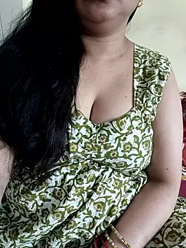 Snapshot of cuteyqueen chatting on 03-17-26, 04:39 cuteyqueen online show from 03-17-26, 04:39