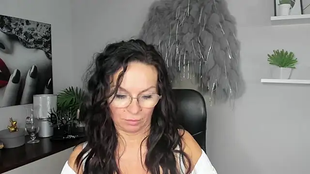 HelenLuxx online show from 12-20-24, 10:16