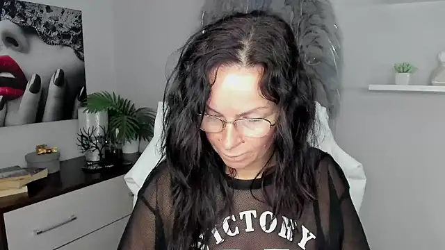 HelenLuxx online show from 01-25-25, 07:49