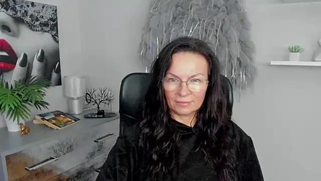 HelenLuxx online show from 01-28-25, 10:23