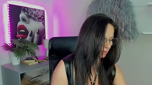 HelenLuxx online show from 03-20-25, 05:15