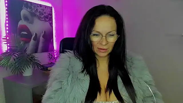 HelenLuxx online show from 09-26-25, 05:50