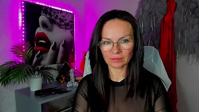 HelenLuxx online show from 04-29-26, 05:30