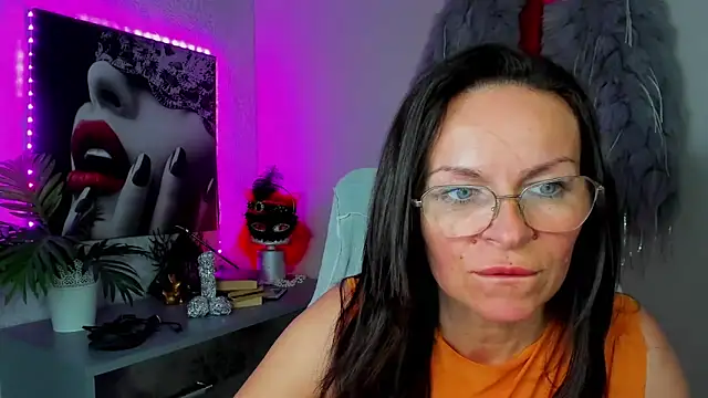 HelenLuxx online show from 05-11-26, 02:45