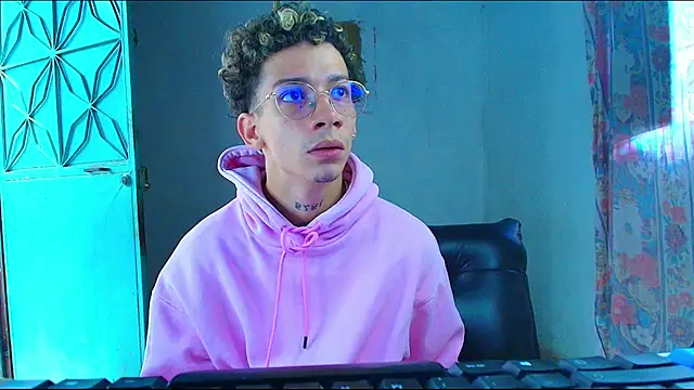 Snapshot of mateodeamjo chatting on 02-11-26, 12:43 mateodeamjo online show from 02-11-26, 12:43