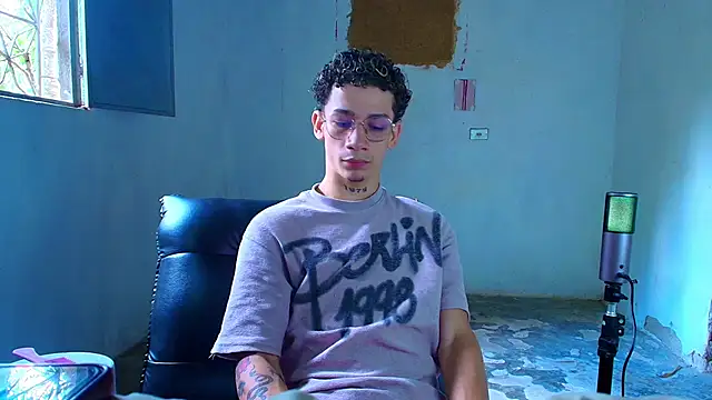 Snapshot of mateodeamjo chatting on 02-14-26, 05:21 mateodeamjo online show from 02-14-26, 05:21