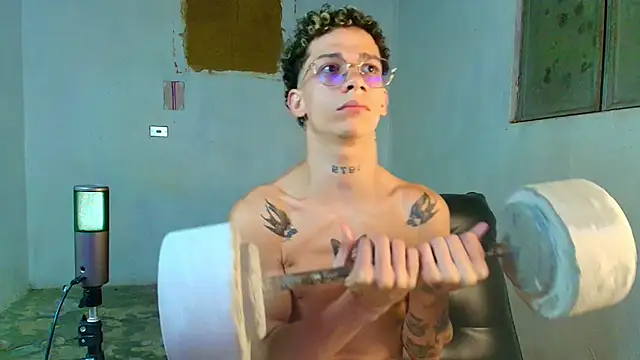 Snapshot of mateodeamjo chatting on 03-08-26, 02:04 mateodeamjo online show from 03-08-26, 02:04