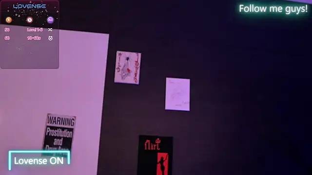 Snapshot of AriaVoss chatting on 09-28-25, 09:31 AriaVoss online show from 09-28-25, 09:31