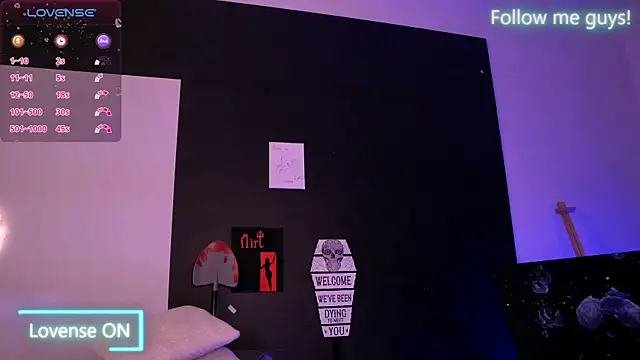 Snapshot of AriaVoss chatting on 10-27-25, 10:14 AriaVoss online show from 10-27-25, 10:14