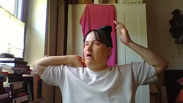  squirty cum lady  online show from 06-18-26, 08:25