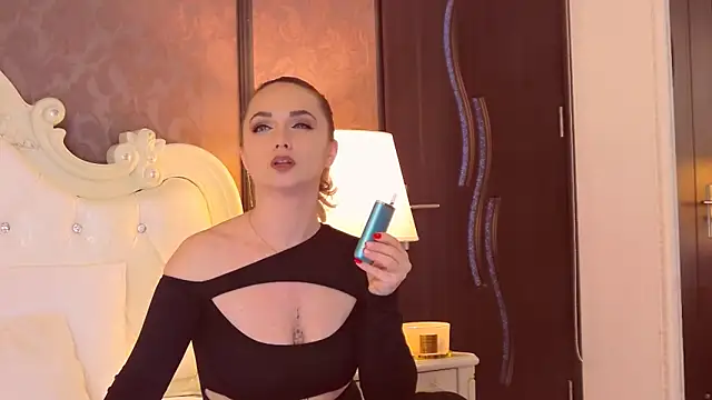 EllianaReese online show from 03-22-25, 05:49