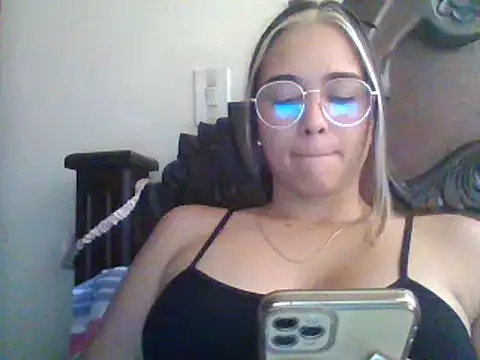 trianabell online show from 12-27-24, 04:10