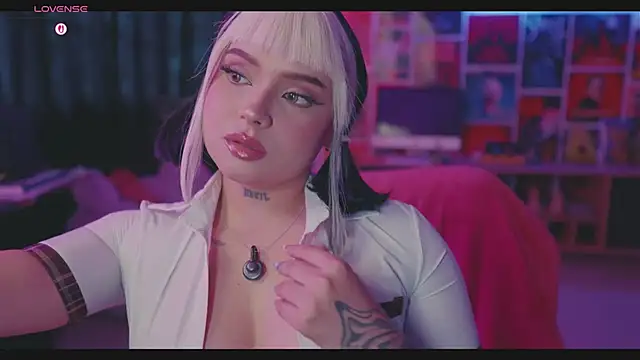 sensualkattt online show from 06-18-26, 01:37
