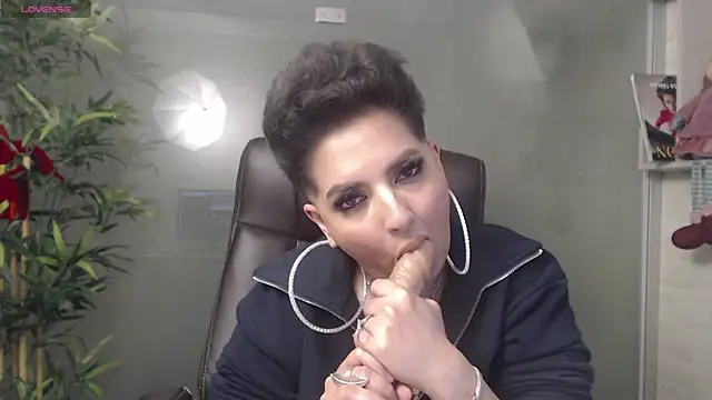 Snapshot of BustyAllyy chatting on 12-13-24, 01:04 BustyAllyy online show from 12-13-24, 01:04