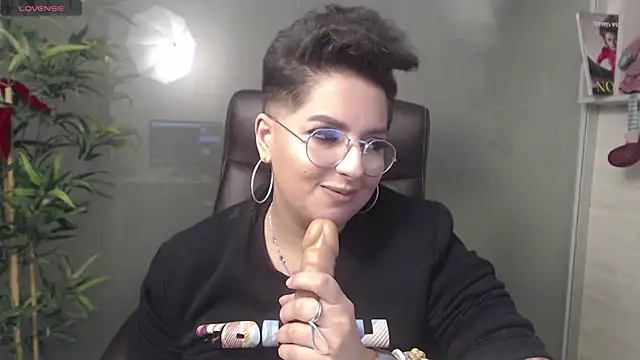 Snapshot of BustyAllyy chatting on 12-16-24, 11:39 BustyAllyy online show from 12-16-24, 11:39