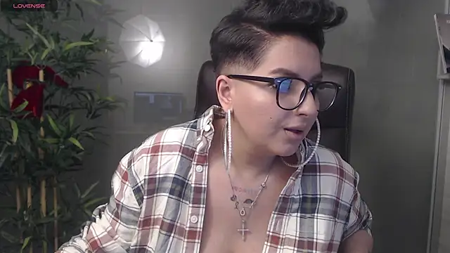 Snapshot of BustyAllyy chatting on 12-17-24, 11:59 BustyAllyy online show from 12-17-24, 11:59