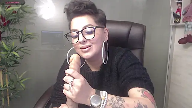Snapshot of BustyAllyy chatting on 12-18-24, 09:51 BustyAllyy online show from 12-18-24, 09:51