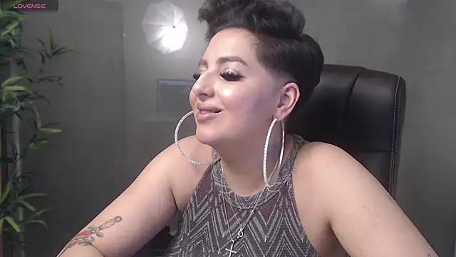 Snapshot of BustyAllyy chatting on 12-22-24, 01:34 BustyAllyy online show from 12-22-24, 01:34