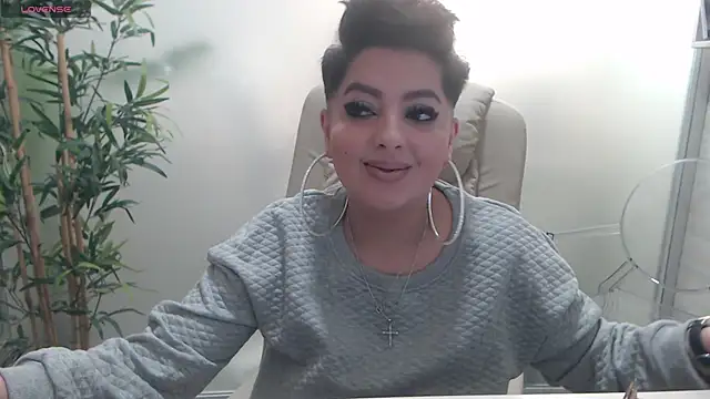 Snapshot of BustyAllyy chatting on 12-25-24, 10:27 BustyAllyy online show from 12-25-24, 10:27