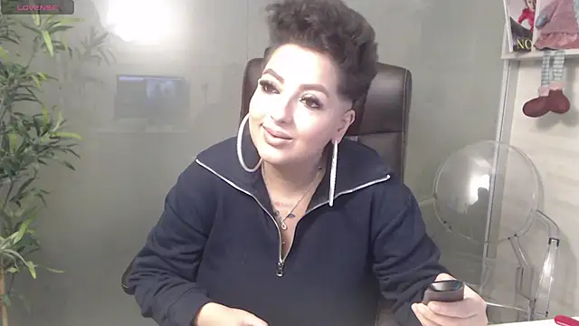 Snapshot of BustyAllyy chatting on 12-28-24, 11:48 BustyAllyy online show from 12-28-24, 11:48