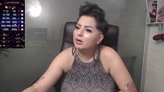 Snapshot of BustyAllyy chatting on 01-05-25, 11:12 BustyAllyy online show from 01-05-25, 11:12