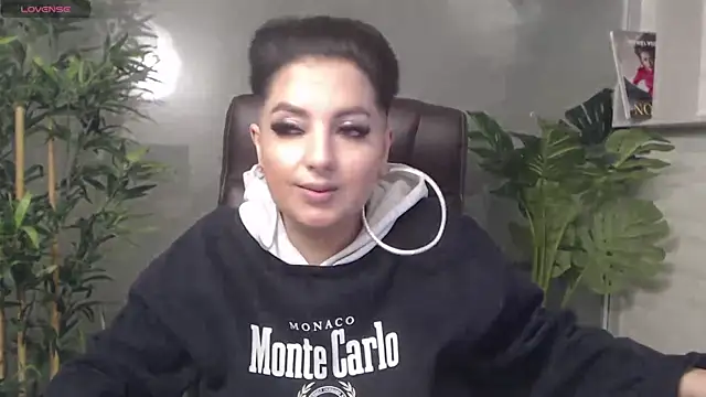 Snapshot of BustyAllyy chatting on 01-12-25, 01:32 BustyAllyy online show from 01-12-25, 01:32