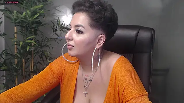 Snapshot of BustyAllyy chatting on 01-21-25, 01:50 BustyAllyy online show from 01-21-25, 01:50