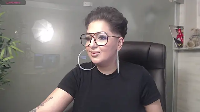 Snapshot of BustyAllyy chatting on 01-21-25, 10:19 BustyAllyy online show from 01-21-25, 10:19