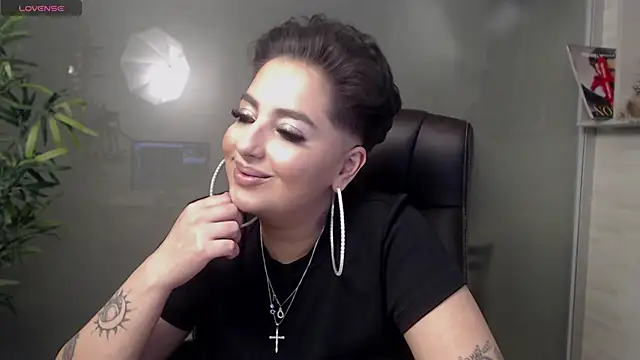 Snapshot of BustyAllyy chatting on 01-22-25, 01:20 BustyAllyy online show from 01-22-25, 01:20