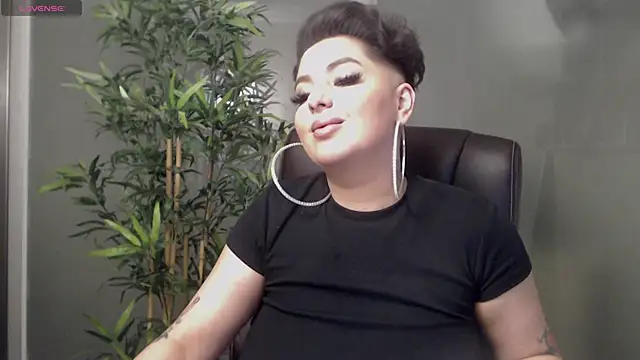 Snapshot of BustyAllyy chatting on 02-13-25, 12:24 BustyAllyy online show from 02-13-25, 12:24