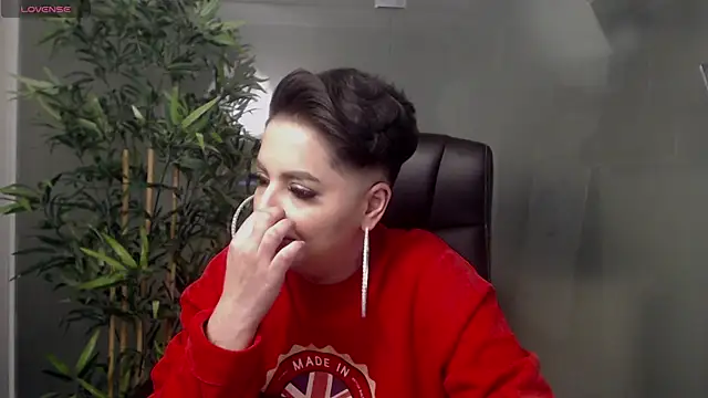 Snapshot of BustyAllyy chatting on 02-14-25, 10:47 BustyAllyy online show from 02-14-25, 10:47