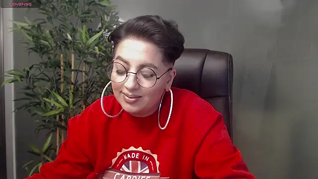 Snapshot of BustyAllyy chatting on 02-15-25, 01:53 BustyAllyy online show from 02-15-25, 01:53