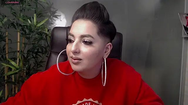 Snapshot of BustyAllyy chatting on 02-17-25, 11:53 BustyAllyy online show from 02-17-25, 11:53