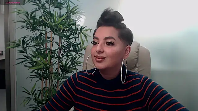 Snapshot of BustyAllyy chatting on 02-21-25, 07:54 BustyAllyy online show from 02-21-25, 07:54