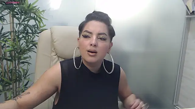 Snapshot of BustyAllyy chatting on 02-25-25, 11:00 BustyAllyy online show from 02-25-25, 11:00