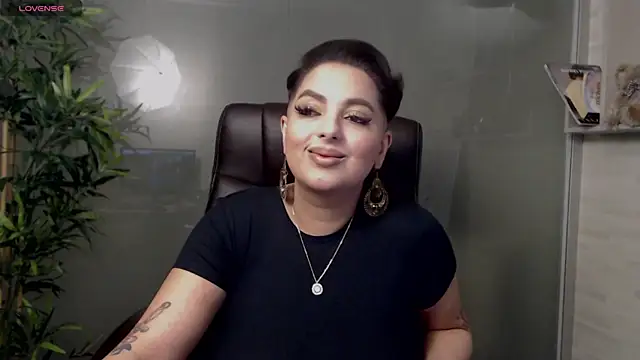 Snapshot of BustyAllyy chatting on 02-26-25, 11:37 BustyAllyy online show from 02-26-25, 11:37