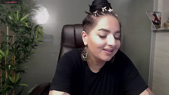 Snapshot of BustyAllyy chatting on 03-16-25, 11:04 BustyAllyy online show from 03-16-25, 11:04