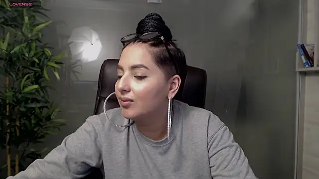 Snapshot of BustyAllyy chatting on 03-18-25, 10:37 BustyAllyy online show from 03-18-25, 10:37