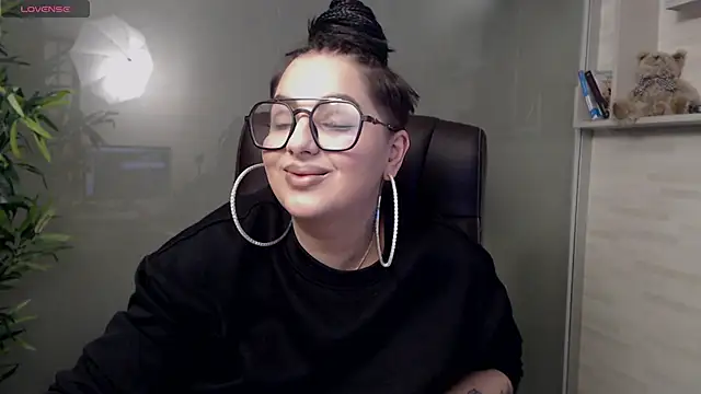 Snapshot of BustyAllyy chatting on 03-20-25, 10:18 BustyAllyy online show from 03-20-25, 10:18