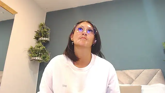 SharisWillian online show from 05-15-26, 02:51