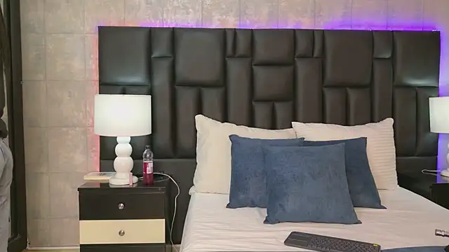 Snapshot of MiaSweeths chatting on 01-13-26, 04:18 MiaSweeths online show from 01-13-26, 04:18